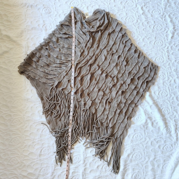 Moth Anthropologie Fringe Poncho Sweater One Size Taupe - Picture 13 of 14